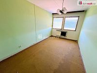 Prodej bytu 3+1 s garáží v domě v Hluku - 8