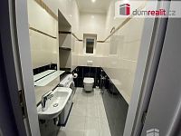 Prodej, byt 2+1, 102 m2, Hlavní třída, Mariánské Lázně - toaleta