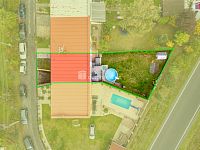 Krásný cihlový řadový dům 5+1 po rekonstrukci v Hazlově s terasou, garáží a bazénem - 23