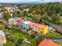 Krásný cihlový řadový dům 5+1 po rekonstrukci v Hazlově s terasou, garáží a bazénem - 29