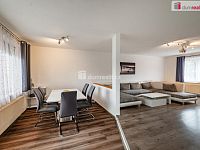 Krásný cihlový řadový dům 5+1 po rekonstrukci v Hazlově s terasou, garáží a bazénem - 5