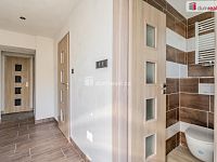 Prodej RD ve Vědomicích - koupelna