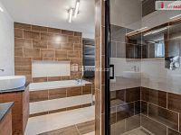 Prodej RD ve Vědomicích - koupelna