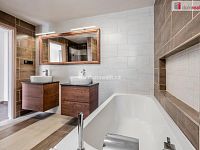 Prodej RD ve Vědomicích - koupelna