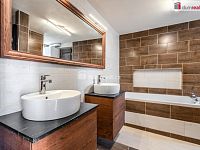 Prodej RD ve Vědomicích - koupelna