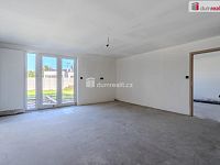 Prodej RD ve Vědomicích - Obývací pokoj