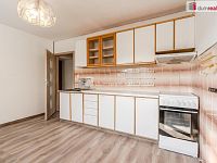 Prodej RD ve Vědomicích - původní kuchyně