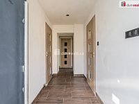 Prodej RD ve Vědomicích - vstupní chodba