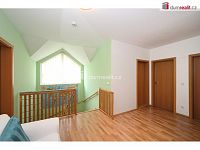 Dvougenerační dům 6+kk, 261 m2, pozemek 1081,5 m2, Praha - Lochkov - 17