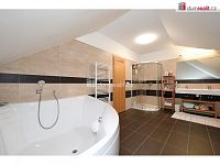 Dvougenerační dům 6+kk, 261 m2, pozemek 1081,5 m2, Praha - Lochkov - 25