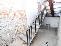 Komerční objekt vhodný na přestavbu na bytové jednotky ve vnitrobloku ulic Šmeralova a Sokolovská v Rybářích  - 21