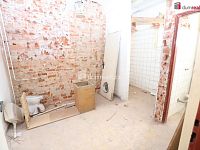 Komerční objekt vhodný na přestavbu na bytové jednotky ve vnitrobloku ulic Šmeralova a Sokolovská v Rybářích  - 22