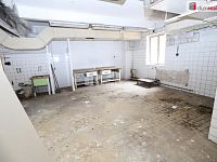 Komerční objekt vhodný na přestavbu na bytové jednotky ve vnitrobloku ulic Šmeralova a Sokolovská v Rybářích  - 7