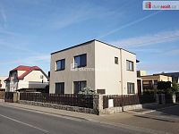 RD 2 x 3+1 s garáží, sklepem, dílnou a studnou.