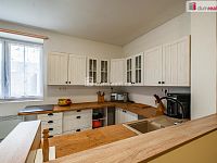 Krásný samostatný prostorný byt 3+1 po kompletní rekonstrukci s vlastní zahradou - 11