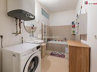 Krásný samostatný prostorný byt 3+1 po kompletní rekonstrukci s vlastní zahradou - 14