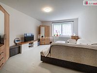 Krásný samostatný prostorný byt 3+1 po kompletní rekonstrukci s vlastní zahradou - 6