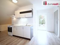 Pronájem bytu 1+1 40 m2 balkon P5 Radotín nezařízený podkroví po rekonstrukci cihla