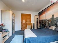 Prostorný byt 3+1 ve zvýšeném přízemí rodinné vily se zahradou a sklepem v Aši - 12