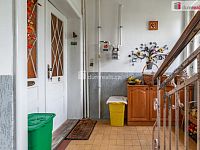 Prostorný byt 3+1 ve zvýšeném přízemí rodinné vily se zahradou a sklepem v Aši - 16