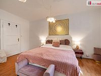 Prostorný byt 3+1 ve zvýšeném přízemí rodinné vily se zahradou a sklepem v Aši - 5