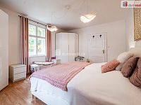 Prostorný byt 3+1 ve zvýšeném přízemí rodinné vily se zahradou a sklepem v Aši - 6