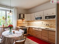 Prostorný byt 3+1 ve zvýšeném přízemí rodinné vily se zahradou a sklepem v Aši - 7