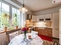 Prostorný byt 3+1 ve zvýšeném přízemí rodinné vily se zahradou a sklepem v Aši - 8