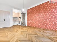 Prodej slunného bytu 2+1 v centu Karlových Varů u lesa  - 10