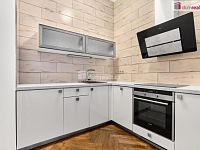 Prodej slunného bytu 2+1 v centu Karlových Varů u lesa  - 12