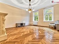 Prodej slunného bytu 2+1 v centu Karlových Varů u lesa  - 3