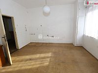 Vícegenerační vila v centru Aše se zahradou a garáží - 11