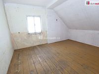 Vícegenerační vila v centru Aše se zahradou a garáží - 13