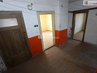 Vícegenerační vila v centru Aše se zahradou a garáží - 18