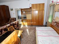 Vícegenerační vila v centru Aše se zahradou a garáží - 3