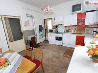 Vícegenerační vila v centru Aše se zahradou a garáží - 6