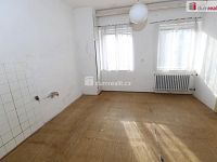 Vícegenerační vila v centru Aše se zahradou a garáží - 9