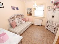 Rodinný dům 5+1 s krásnou zahradou, zahradní besedou, venkovním domkem a garáží v Dolním Rychnově - 9