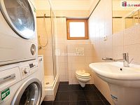 K prodeji, moderní RD 6+kk se 2 koupelnami, úložnými prostory, terasou, garáží a bazénem, ul. Soukenická 812, Planá nad Lužnicí - 12