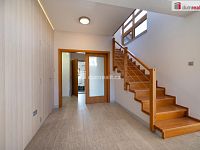 K prodeji, moderní RD 6+kk se 2 koupelnami, úložnými prostory, terasou, garáží a bazénem, ul. Soukenická 812, Planá nad Lužnicí - 13