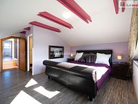 K prodeji, moderní RD 6+kk se 2 koupelnami, úložnými prostory, terasou, garáží a bazénem, ul. Soukenická 812, Planá nad Lužnicí - 16