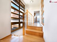 K prodeji, moderní RD 6+kk se 2 koupelnami, úložnými prostory, terasou, garáží a bazénem, ul. Soukenická 812, Planá nad Lužnicí - 17