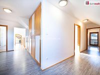 K prodeji, moderní RD 6+kk se 2 koupelnami, úložnými prostory, terasou, garáží a bazénem, ul. Soukenická 812, Planá nad Lužnicí - 18