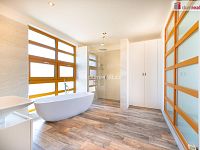 K prodeji, moderní RD 6+kk se 2 koupelnami, úložnými prostory, terasou, garáží a bazénem, ul. Soukenická 812, Planá nad Lužnicí - 19