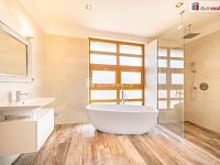 K prodeji, moderní RD 6+kk se 2 koupelnami, úložnými prostory, terasou, garáží a bazénem, ul. Soukenická 812, Planá nad Lužnicí - 20