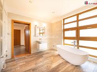 K prodeji, moderní RD 6+kk se 2 koupelnami, úložnými prostory, terasou, garáží a bazénem, ul. Soukenická 812, Planá nad Lužnicí - 21