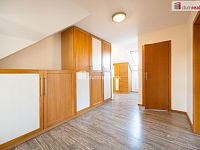 K prodeji, moderní RD 6+kk se 2 koupelnami, úložnými prostory, terasou, garáží a bazénem, ul. Soukenická 812, Planá nad Lužnicí - 22