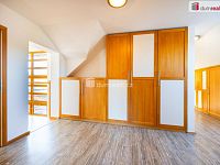 K prodeji, moderní RD 6+kk se 2 koupelnami, úložnými prostory, terasou, garáží a bazénem, ul. Soukenická 812, Planá nad Lužnicí - 25