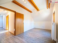 K prodeji, moderní RD 6+kk se 2 koupelnami, úložnými prostory, terasou, garáží a bazénem, ul. Soukenická 812, Planá nad Lužnicí - 28