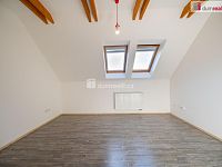 K prodeji, moderní RD 6+kk se 2 koupelnami, úložnými prostory, terasou, garáží a bazénem, ul. Soukenická 812, Planá nad Lužnicí - 30